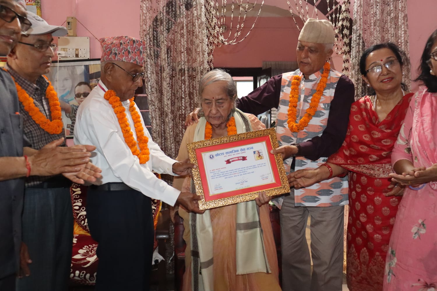 साहित्यकार डा. भण्डारी सम्मानित 